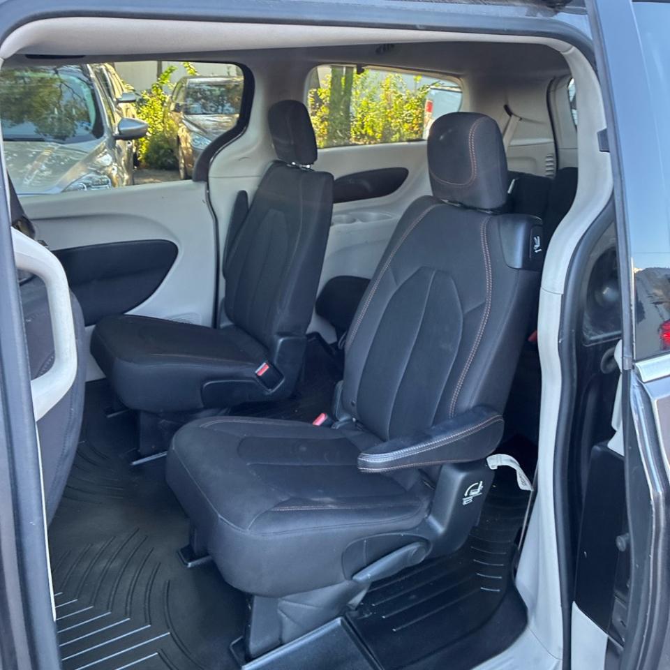 Chrysler Pacifica Touring FWD 2017