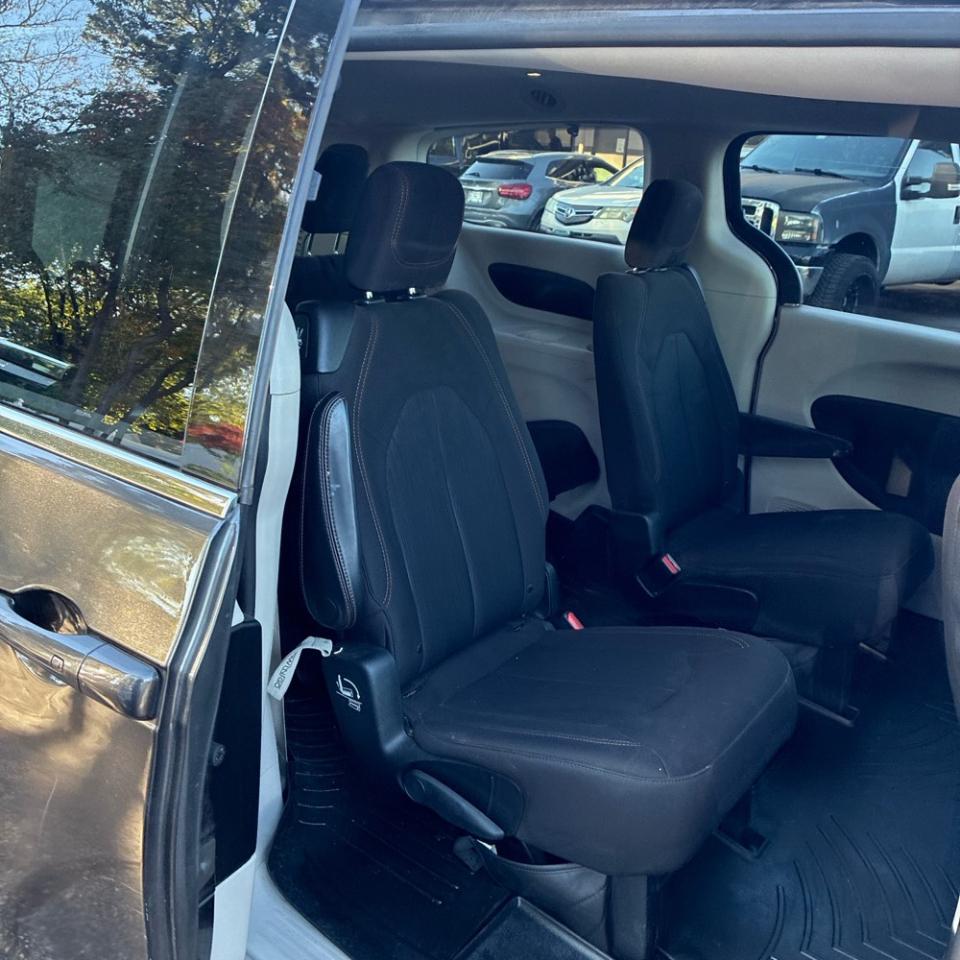Chrysler Pacifica Touring FWD 2017