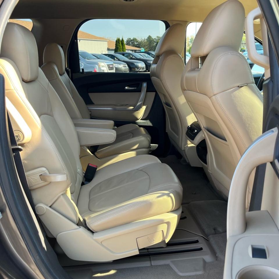 GMC Acadia FWD 4dr SLT1 2010