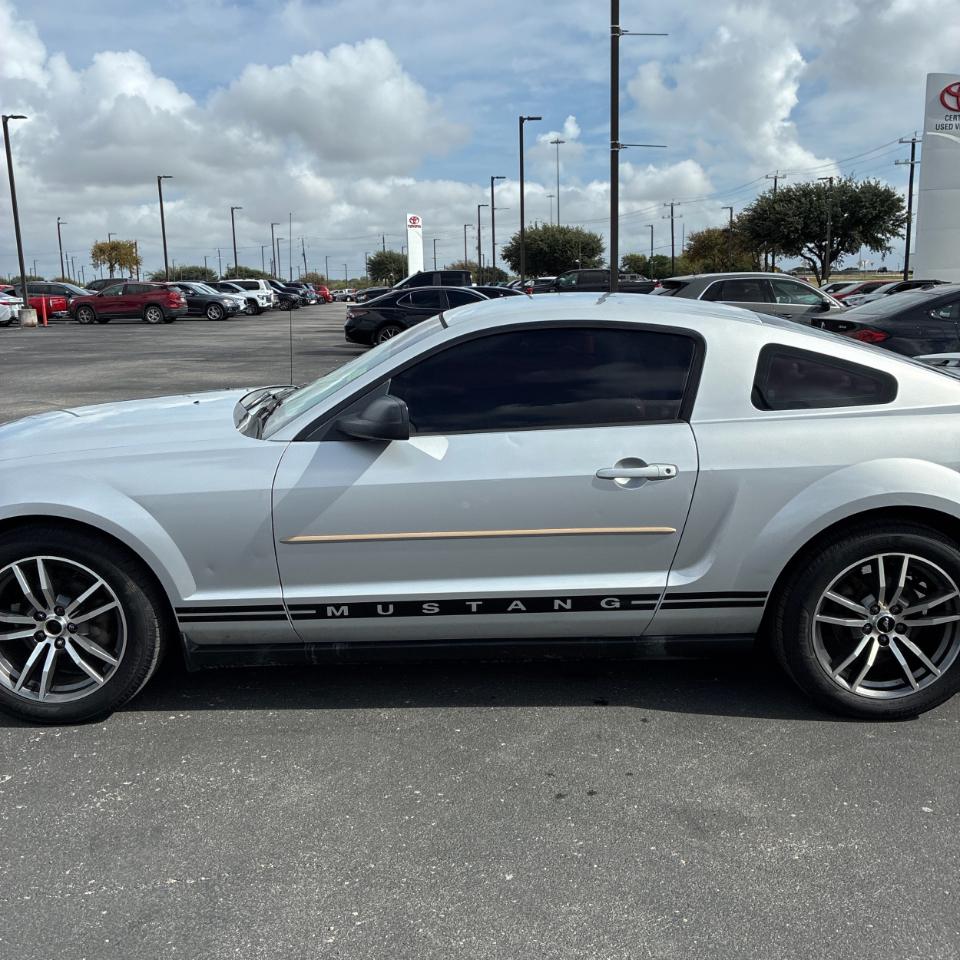 Ford Mustang 2dr Cpe Standard 2006