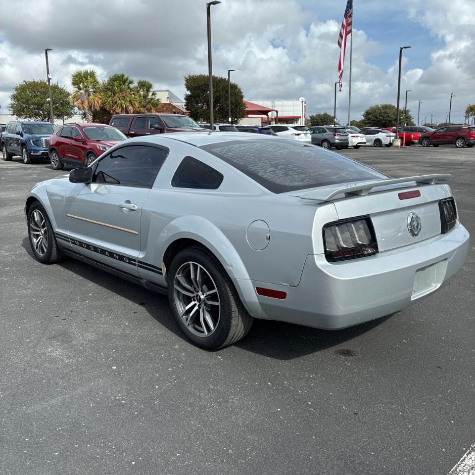 Ford Mustang 2dr Cpe Standard 2006