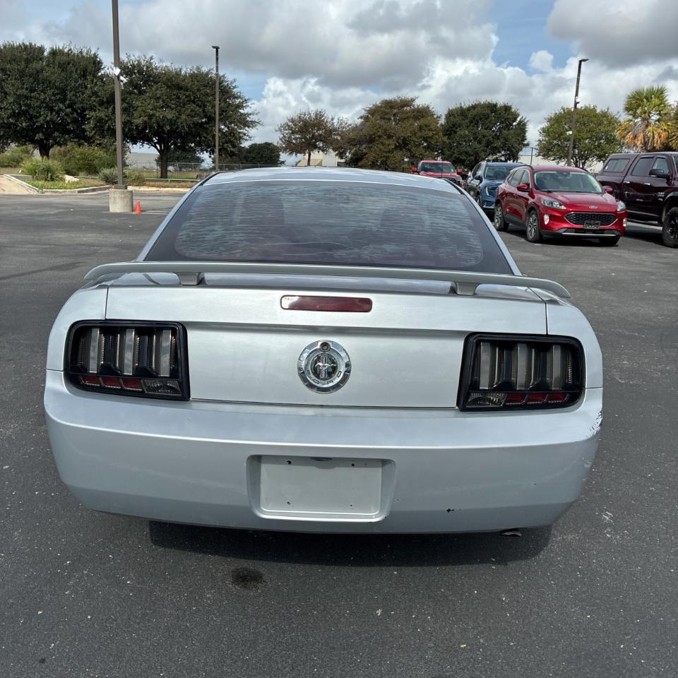 Ford Mustang 2dr Cpe Standard 2006
