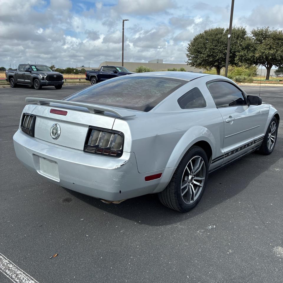 Ford Mustang 2dr Cpe Standard 2006