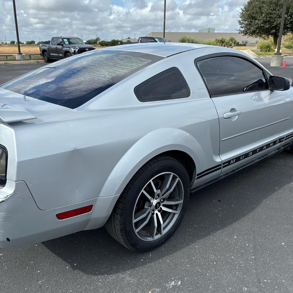 Ford Mustang 2dr Cpe Standard 2006