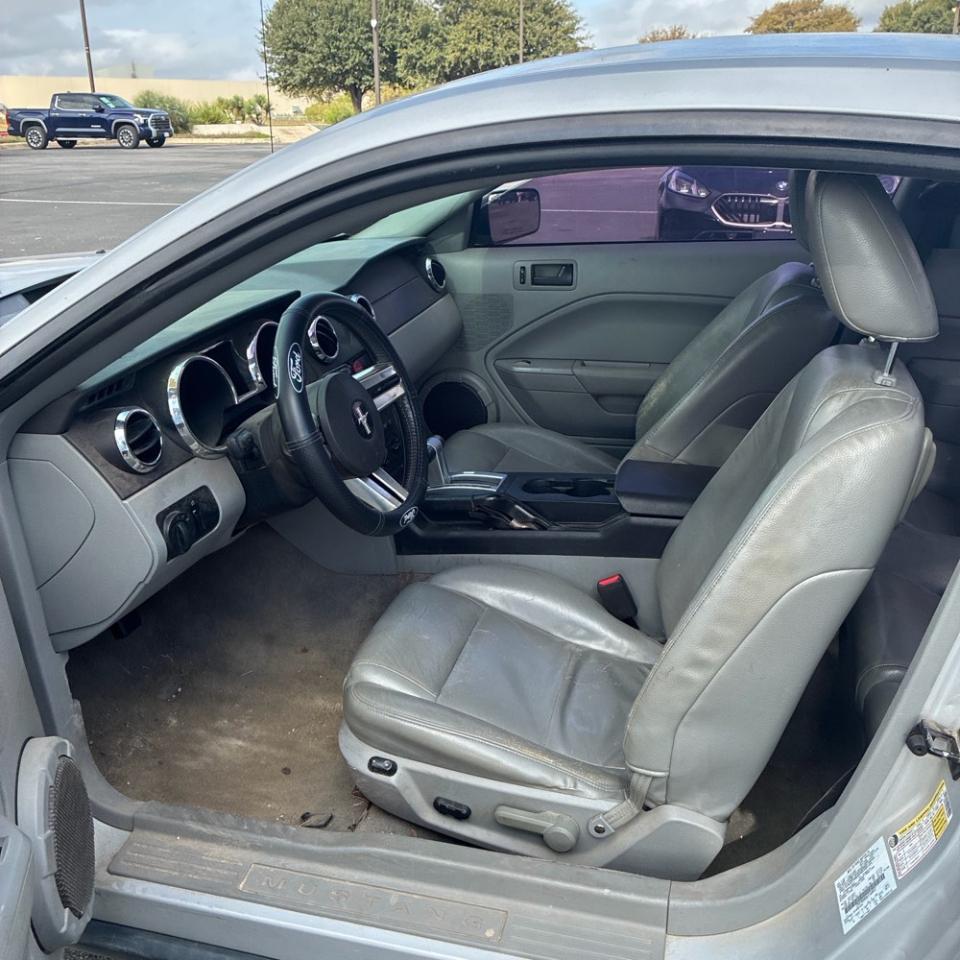 Ford Mustang 2dr Cpe Standard 2006