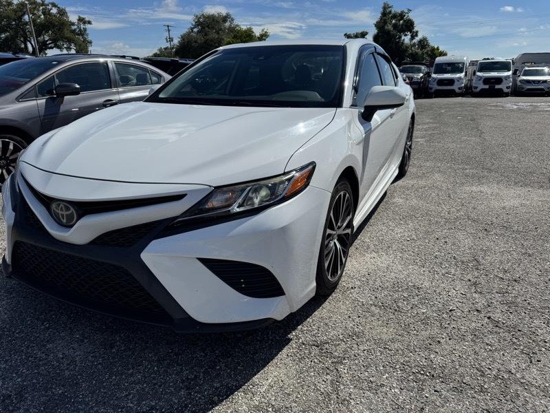 Toyota CAMRY/SE/L  2020