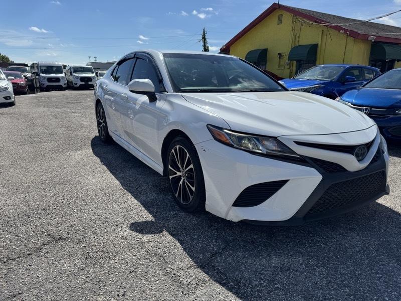 Toyota CAMRY/SE/L  2020