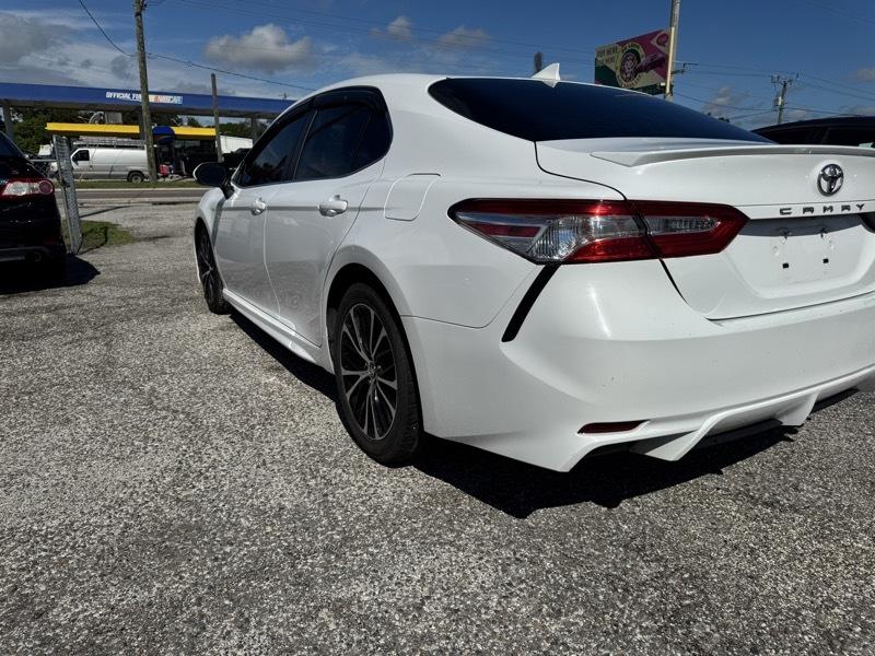 Toyota CAMRY/SE/L  2020