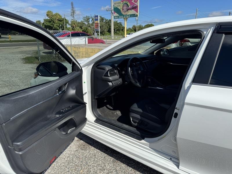 Toyota CAMRY/SE/L  2020