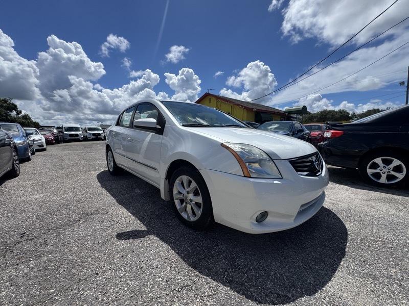 Nissan Sentra 4-Door Sedan 2012