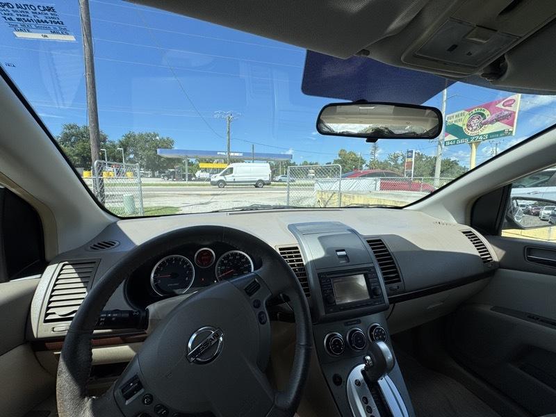 Nissan Sentra 4-Door Sedan 2012