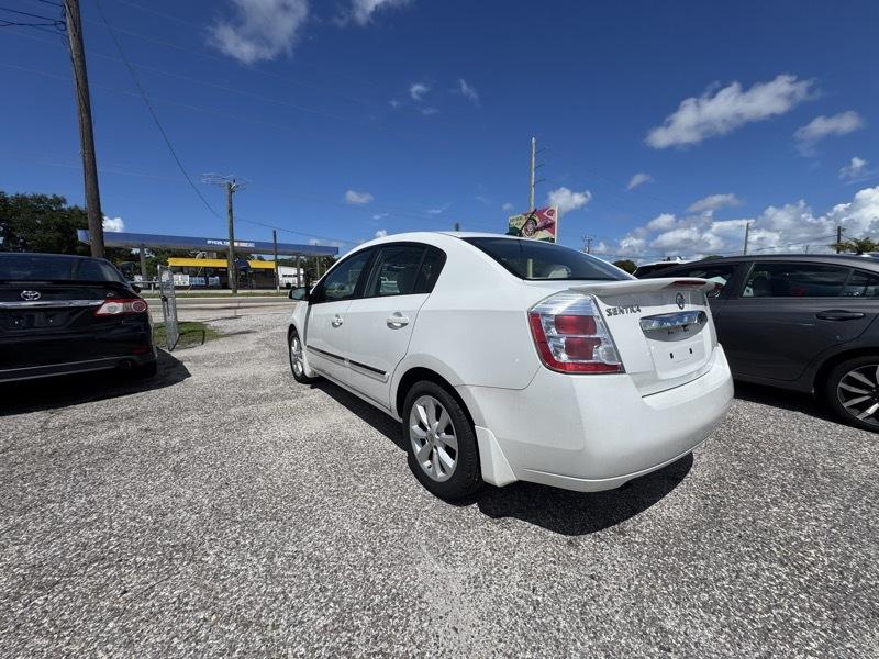 Nissan Sentra 4-Door Sedan 2012