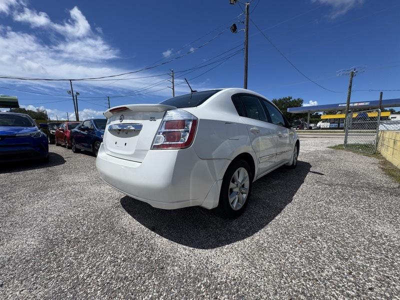 Nissan Sentra 4-Door Sedan 2012