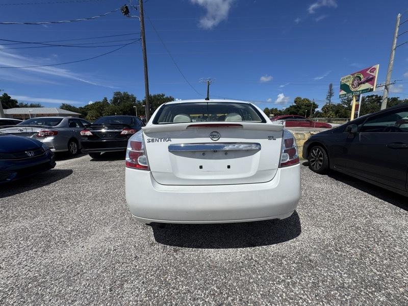 Nissan Sentra 4-Door Sedan 2012