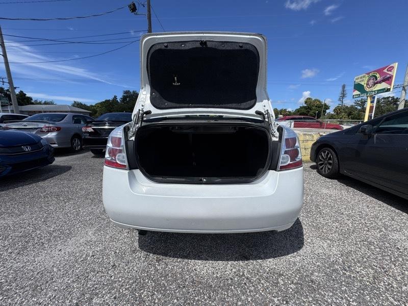 Nissan Sentra 4-Door Sedan 2012