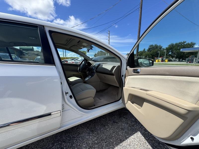 Nissan Sentra 4-Door Sedan 2012