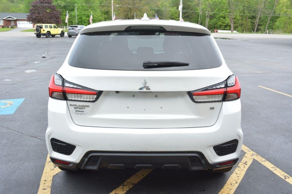 Mitsubishi Outlander Sport  2020