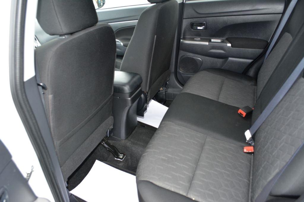 Mitsubishi Outlander Sport  2020