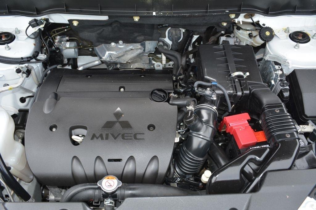 Mitsubishi Outlander Sport  2020