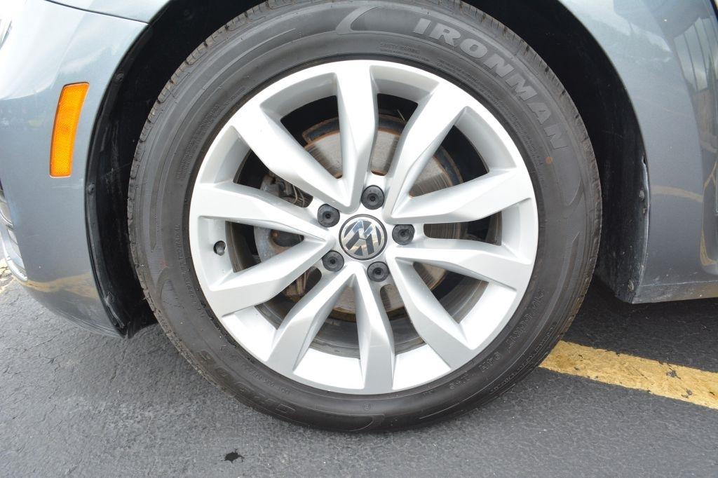 Volkswagen Beetle  2017
