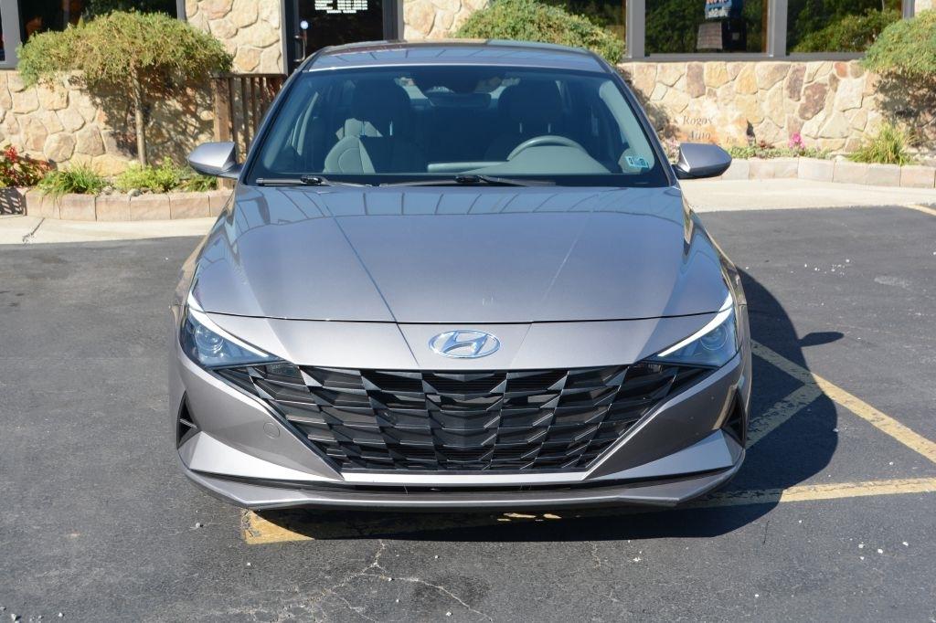 Hyundai Elantra  2023