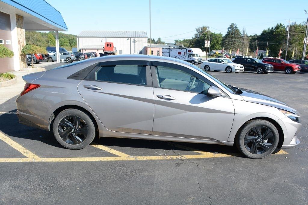 Hyundai Elantra  2023