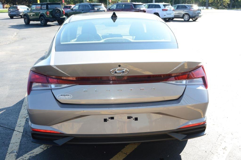 Hyundai Elantra  2023