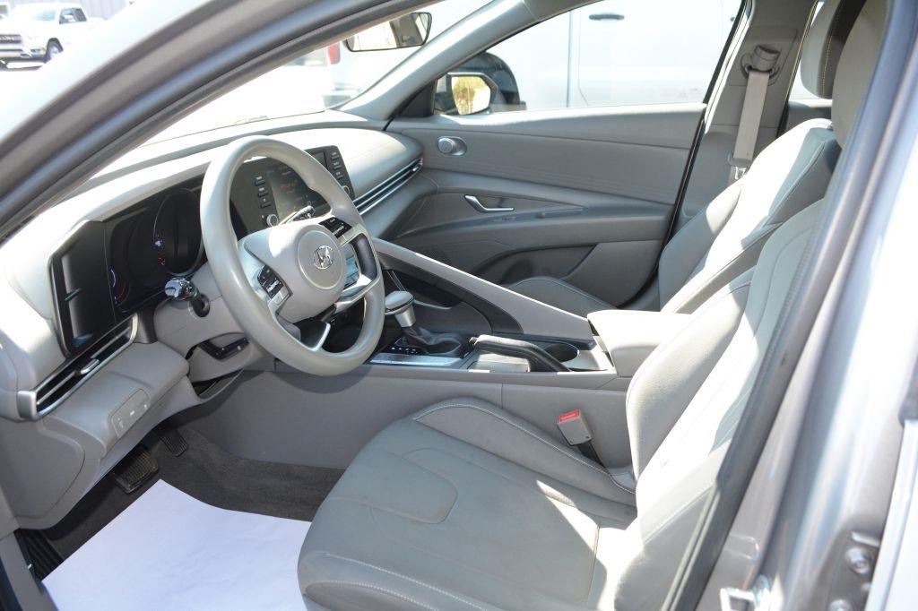 Hyundai Elantra  2023