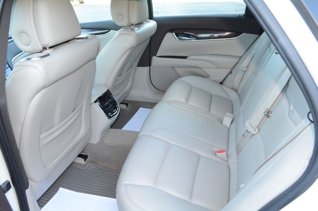 Cadillac XTS  2013