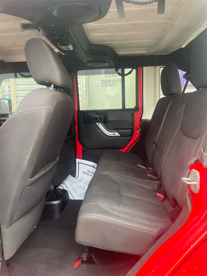 Jeep Wrangler Unlimited Sahara 4WD 2013