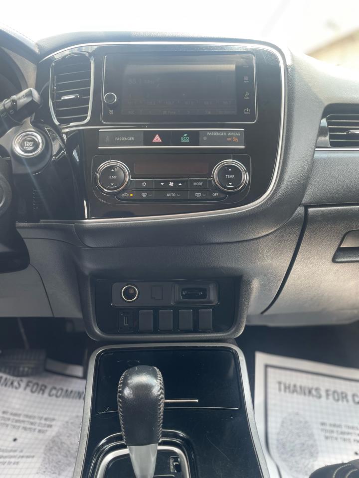 Mitsubishi Outlander SE 2WD 2019
