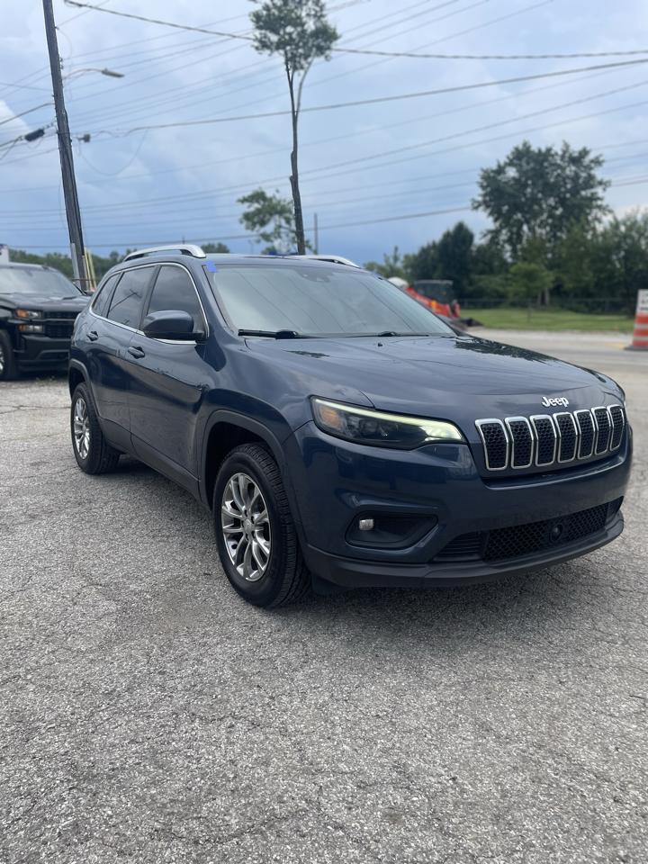 Jeep Cherokee photo 2
