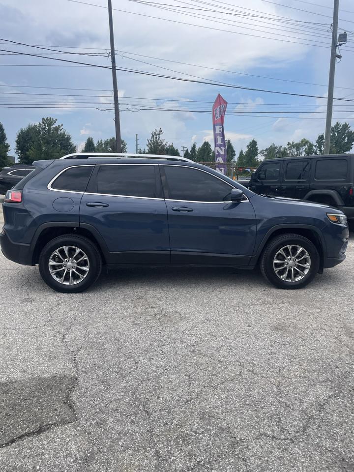 Jeep Cherokee photo 3