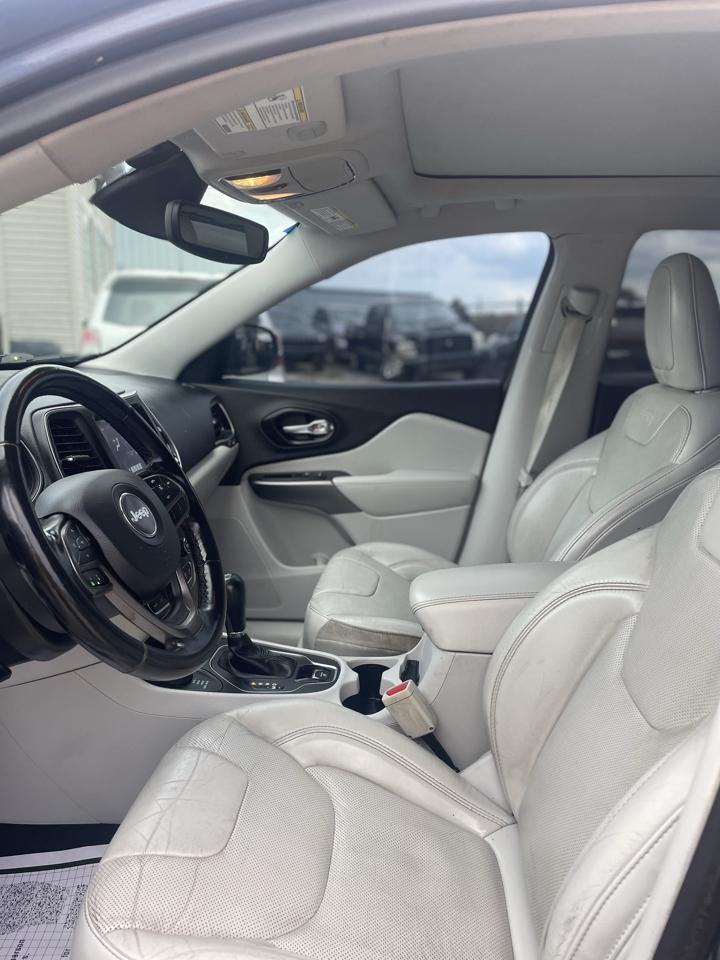 Jeep Cherokee photo 5