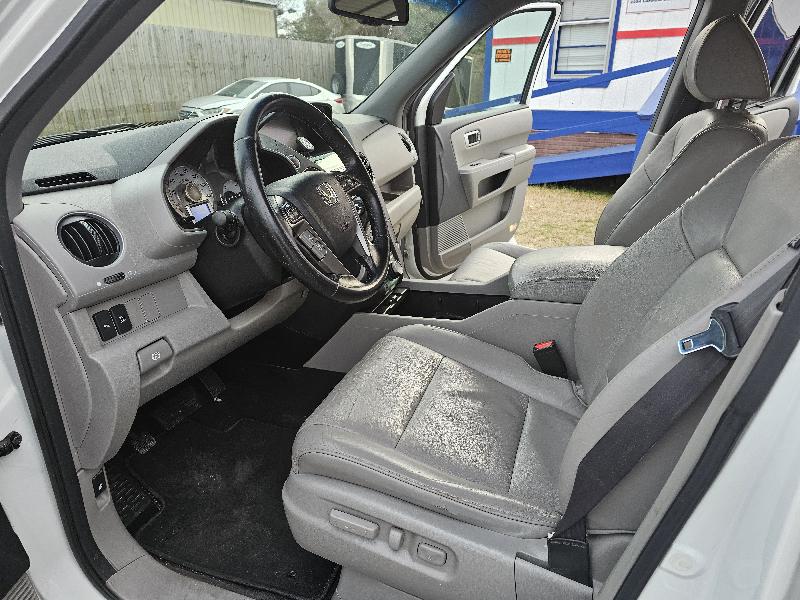 Honda Pilot Touring 2WD 5-Spd AT with DVD 2011