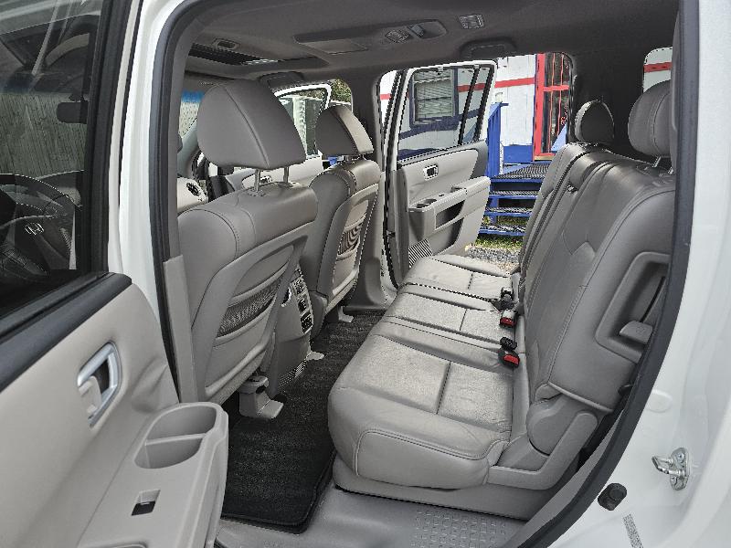 Honda Pilot Touring 2WD 5-Spd AT with DVD 2011