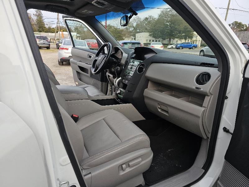 Honda Pilot Touring 2WD 5-Spd AT with DVD 2011