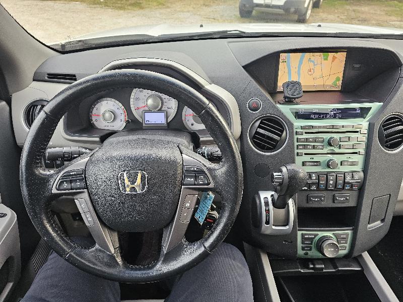 Honda Pilot Touring 2WD 5-Spd AT with DVD 2011