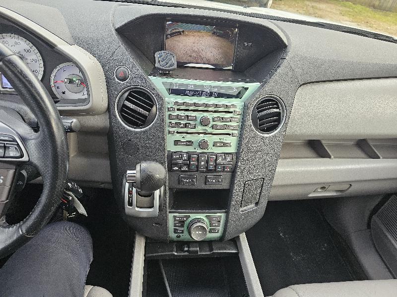 Honda Pilot Touring 2WD 5-Spd AT with DVD 2011