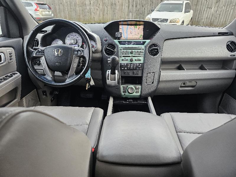 Honda Pilot Touring 2WD 5-Spd AT with DVD 2011