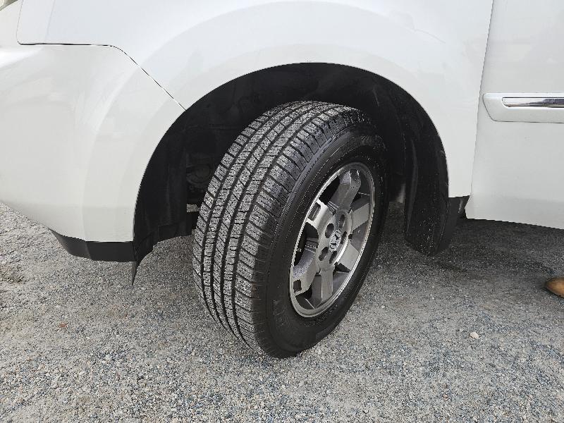 Honda Pilot Touring 2WD 5-Spd AT with DVD 2011