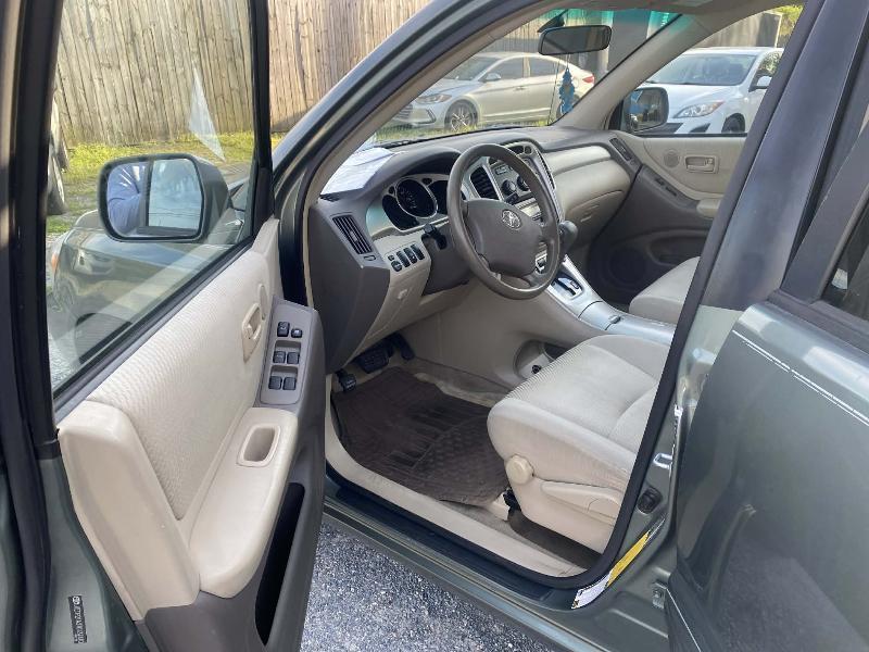 Toyota Highlander V6 2WD with 3rd-Row Seat 2007