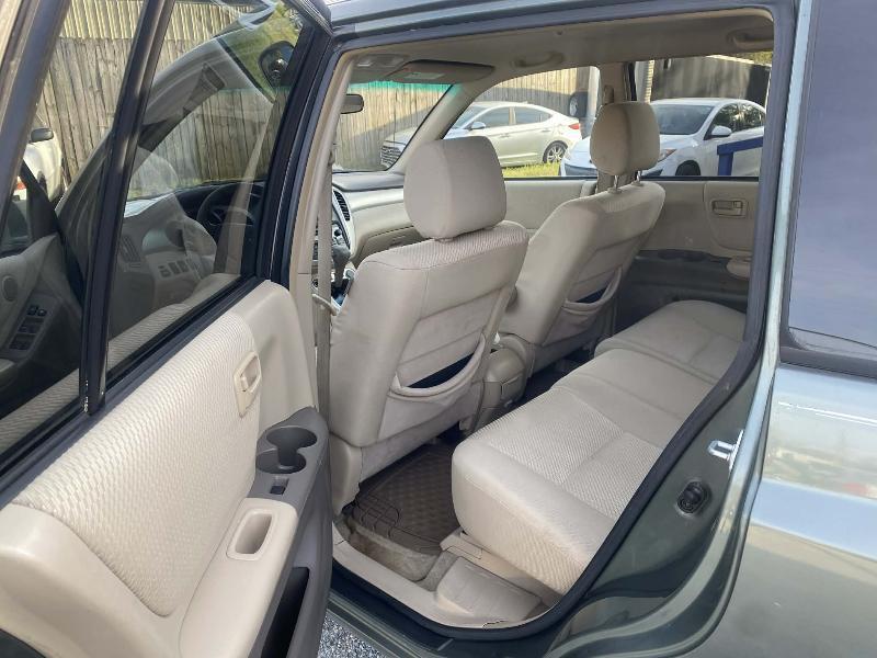 Toyota Highlander V6 2WD with 3rd-Row Seat 2007