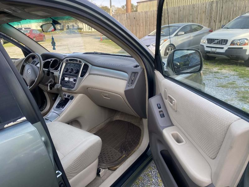 Toyota Highlander V6 2WD with 3rd-Row Seat 2007