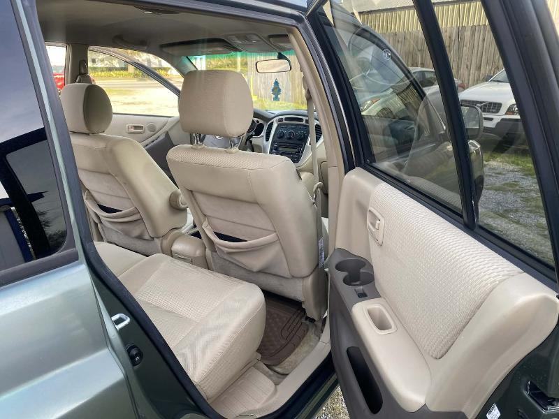Toyota Highlander V6 2WD with 3rd-Row Seat 2007