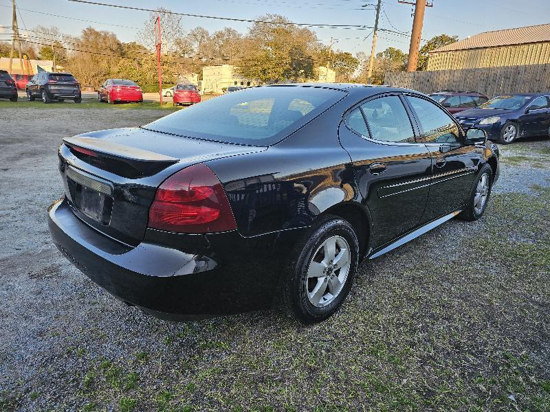 Pontiac Grand Prix Base 2006