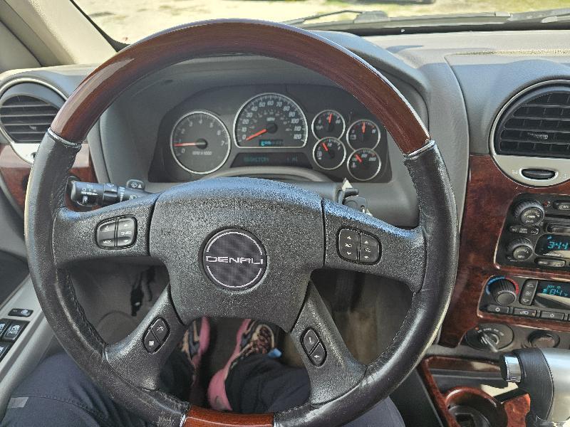 GMC Envoy Denali 4WD 2005