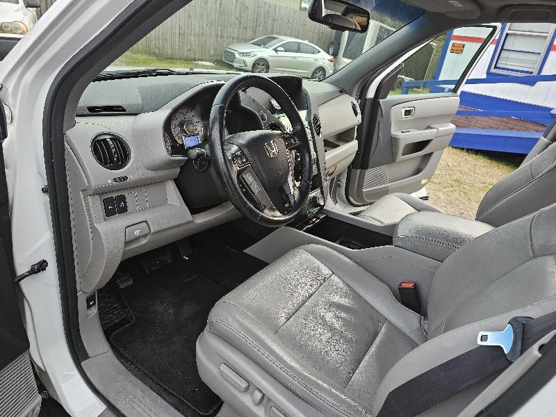 Honda Pilot Touring 2WD 5-Spd AT with DVD 2011