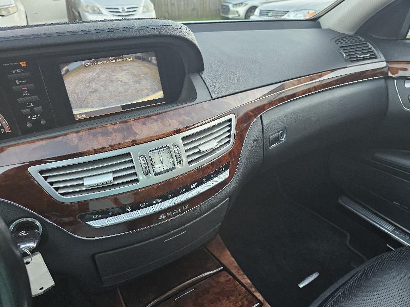 Mercedes-Benz S-Class S550 4-MATIC 2010