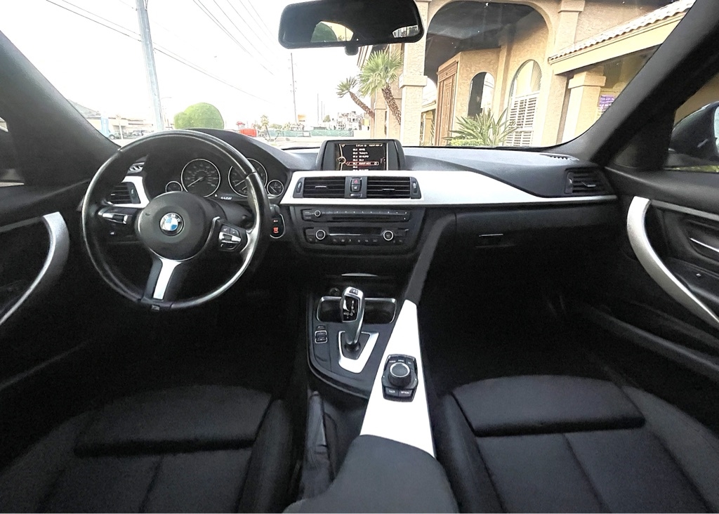 BMW 3-Series 320i Sedan 2014